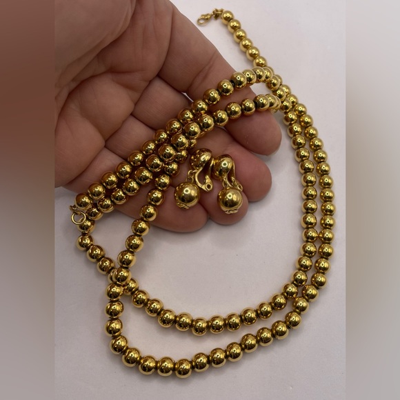 Vintage Signed MONET Gold Tone Metal Ball Beaded Necklace and Earring Set - Picture 4 of 10